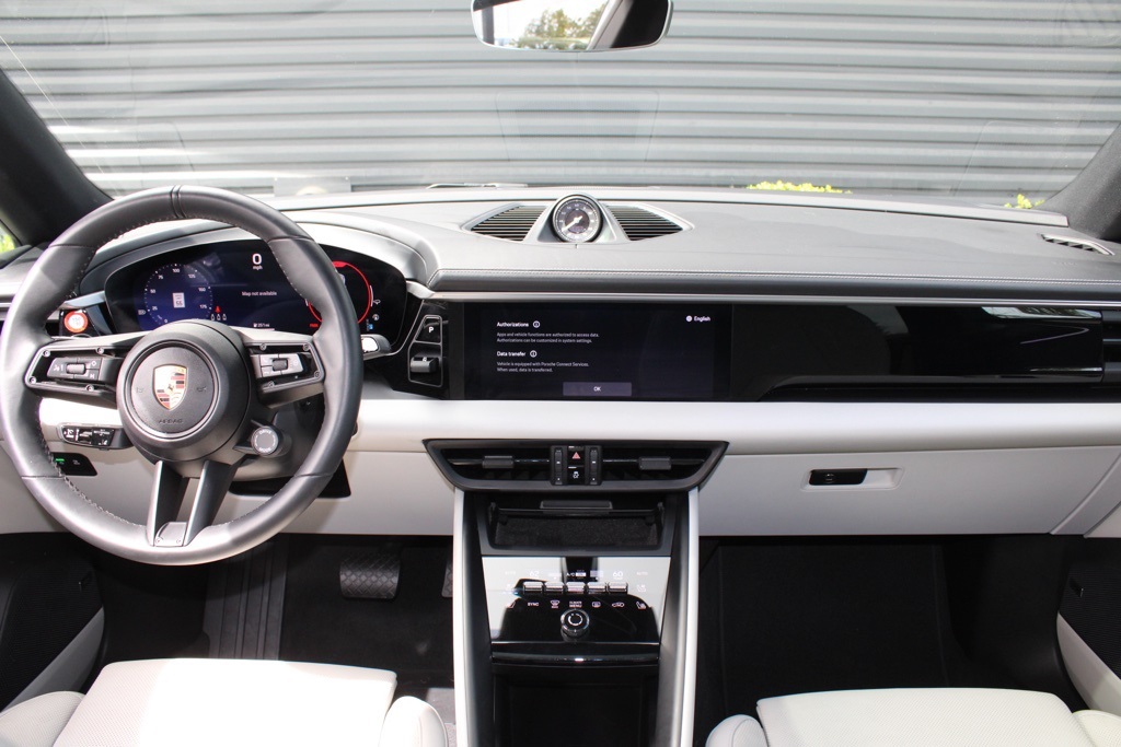 2024 Porsche Macan Electric 4 photo 33