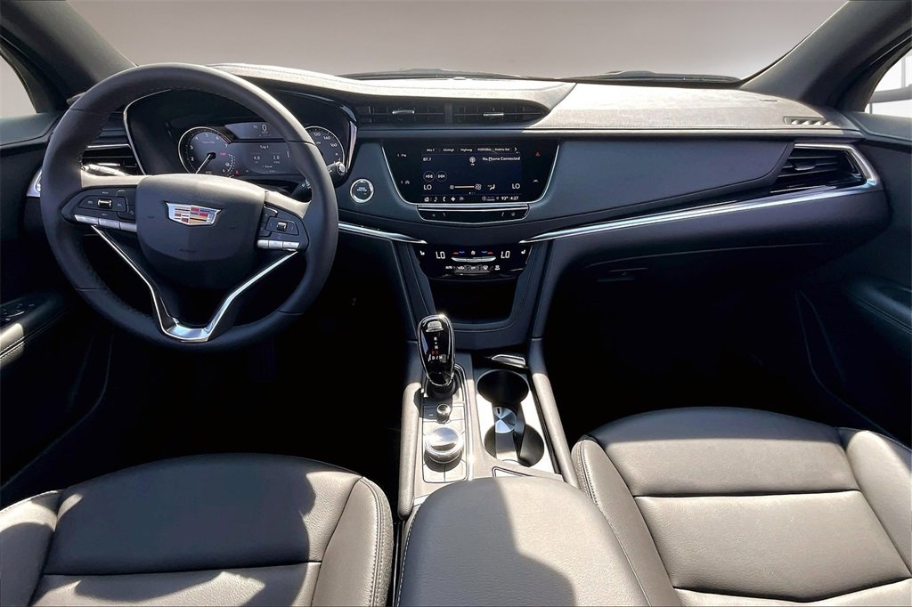 2025 Cadillac XT6 Luxury photo 3