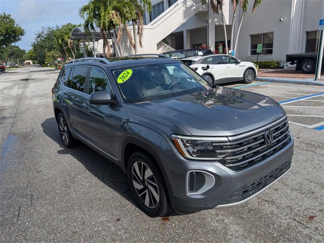 2024 Volkswagen Atlas SEL photo 2