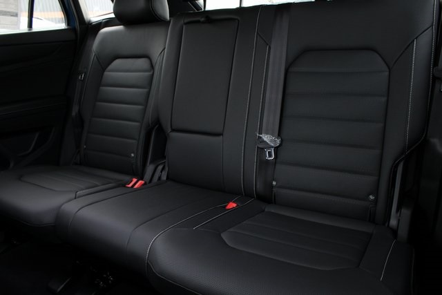 2025 Volkswagen Atlas Cross Sport SEL R-Line photo 7