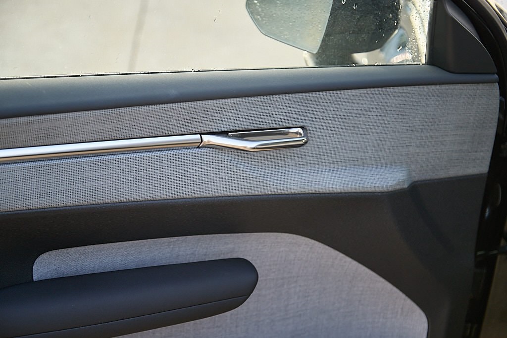 2025 VOLVO EX30 - Image 9