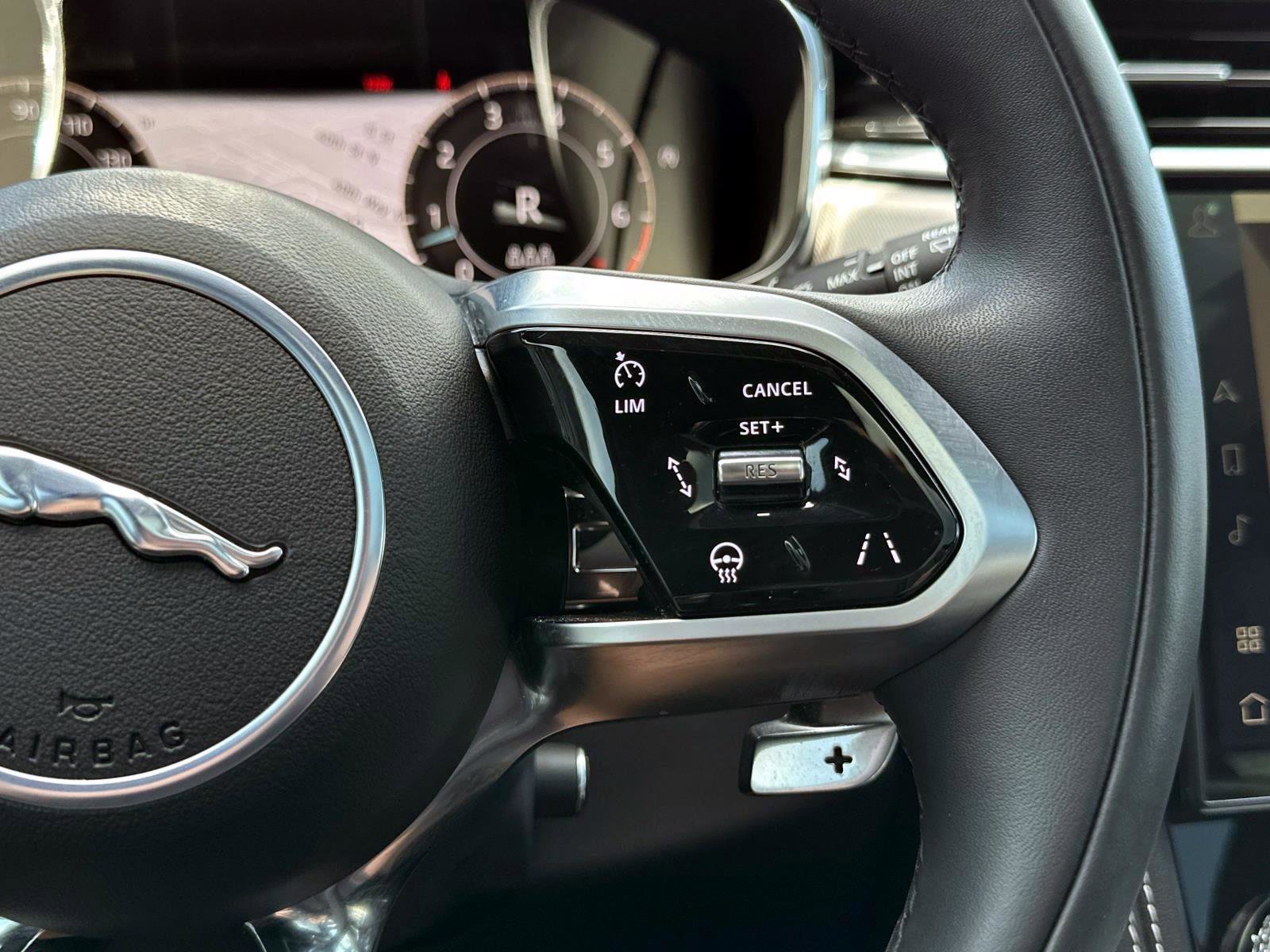 2024 Jaguar F-PACE P400 R-Dynamic S photo 28