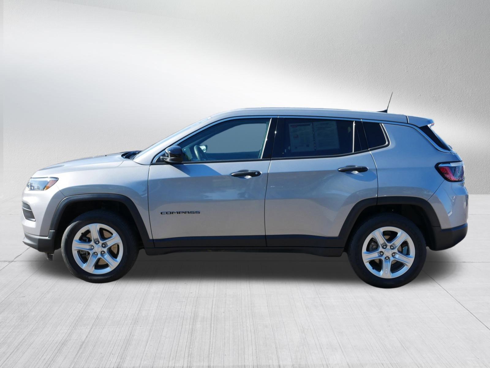2023 Jeep Compass Sport photo 4