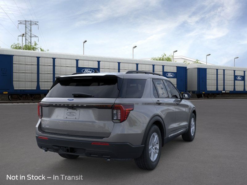 2025 Ford Explorer photo 6