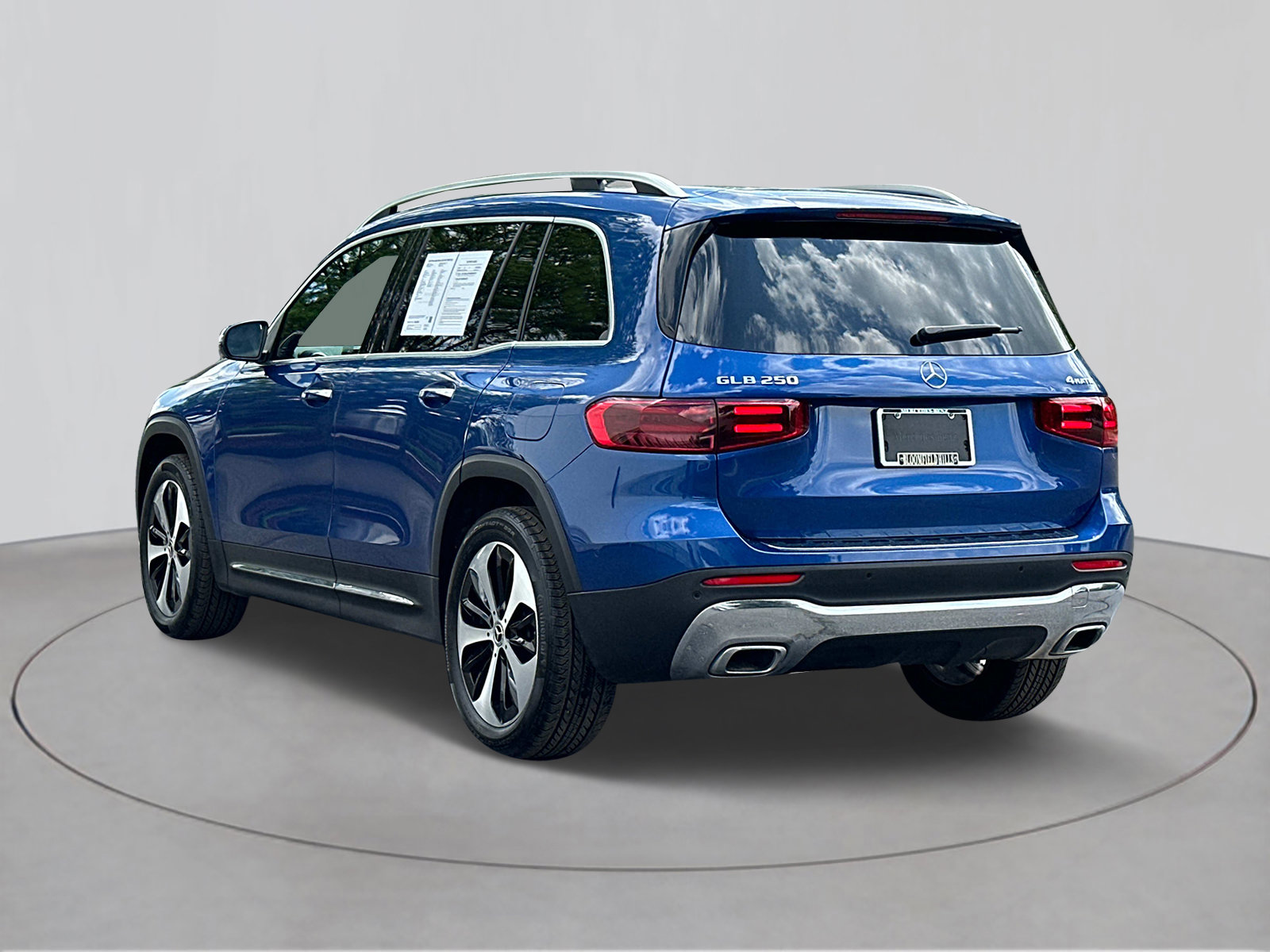 2024 Mercedes Benz GLB 250 4MATIC photo 3