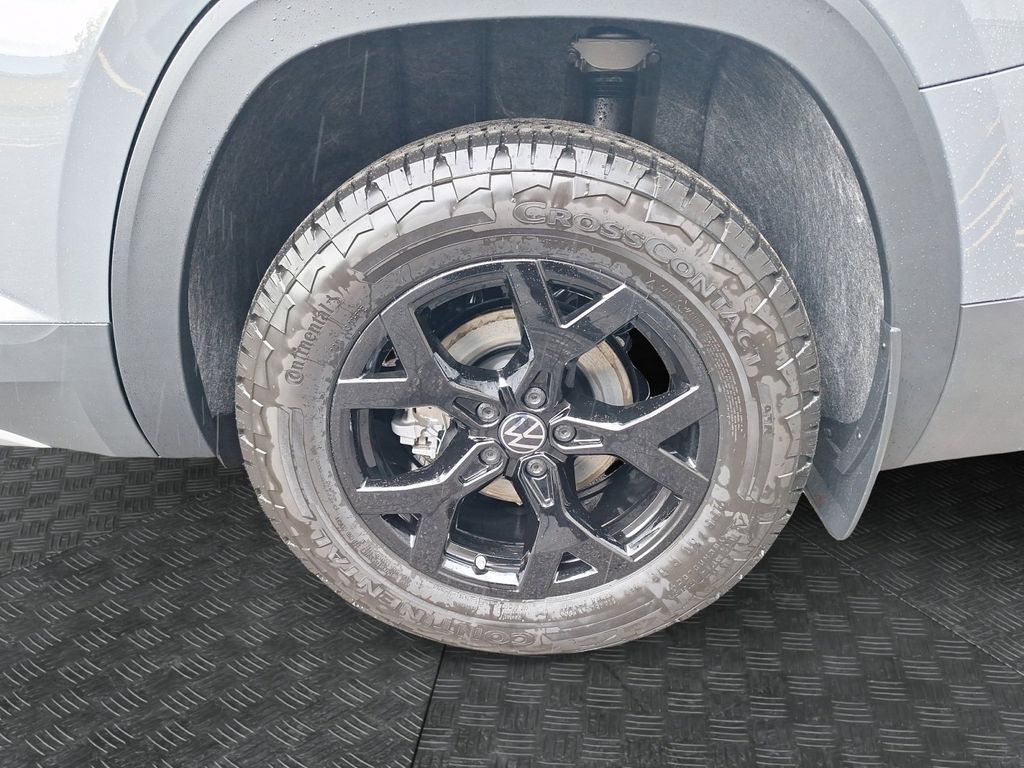 2025 Volkswagen Atlas Peak Edition SE photo 14