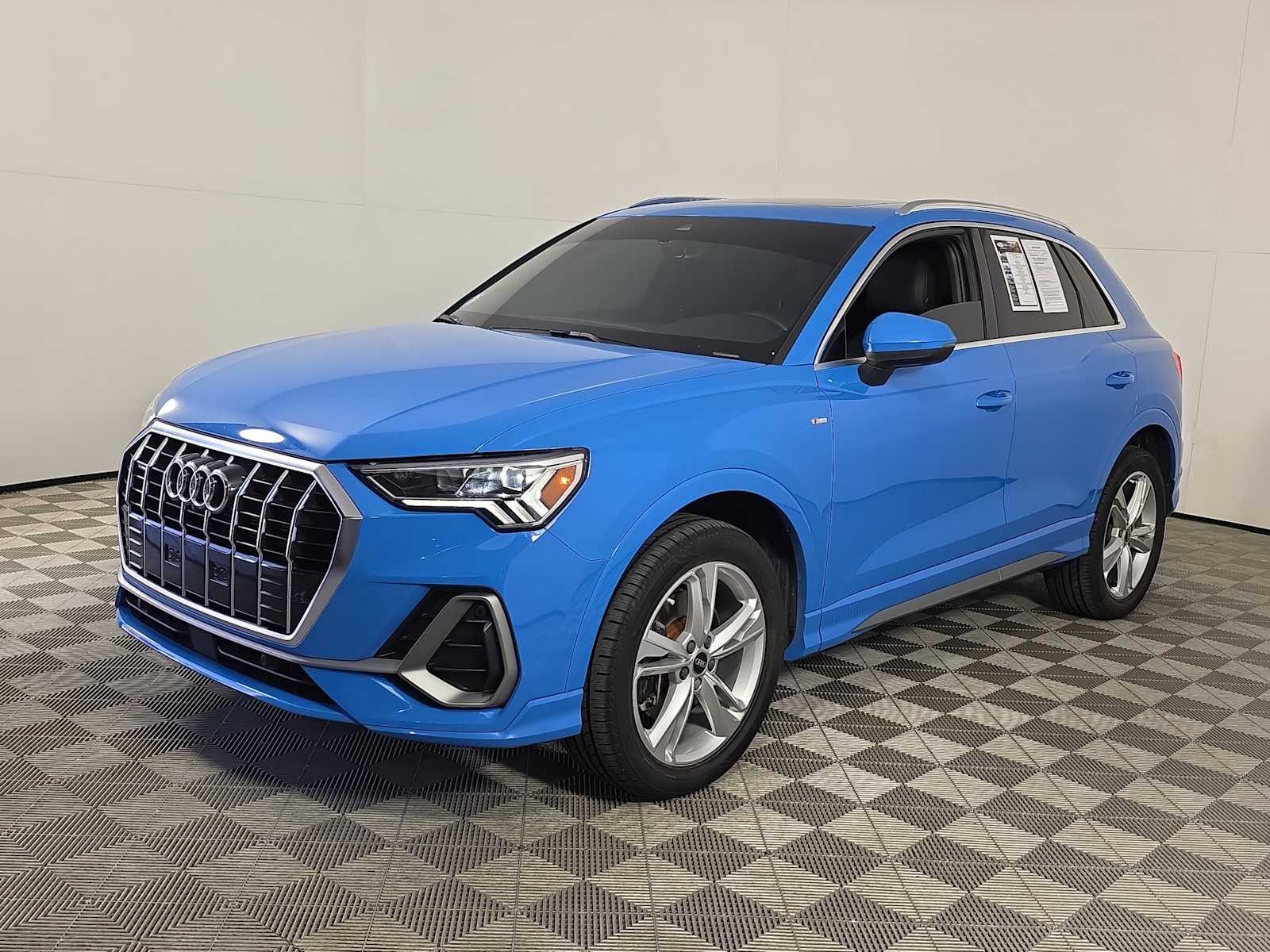 2022 Audi Q3 S line Premium Plus photo 3
