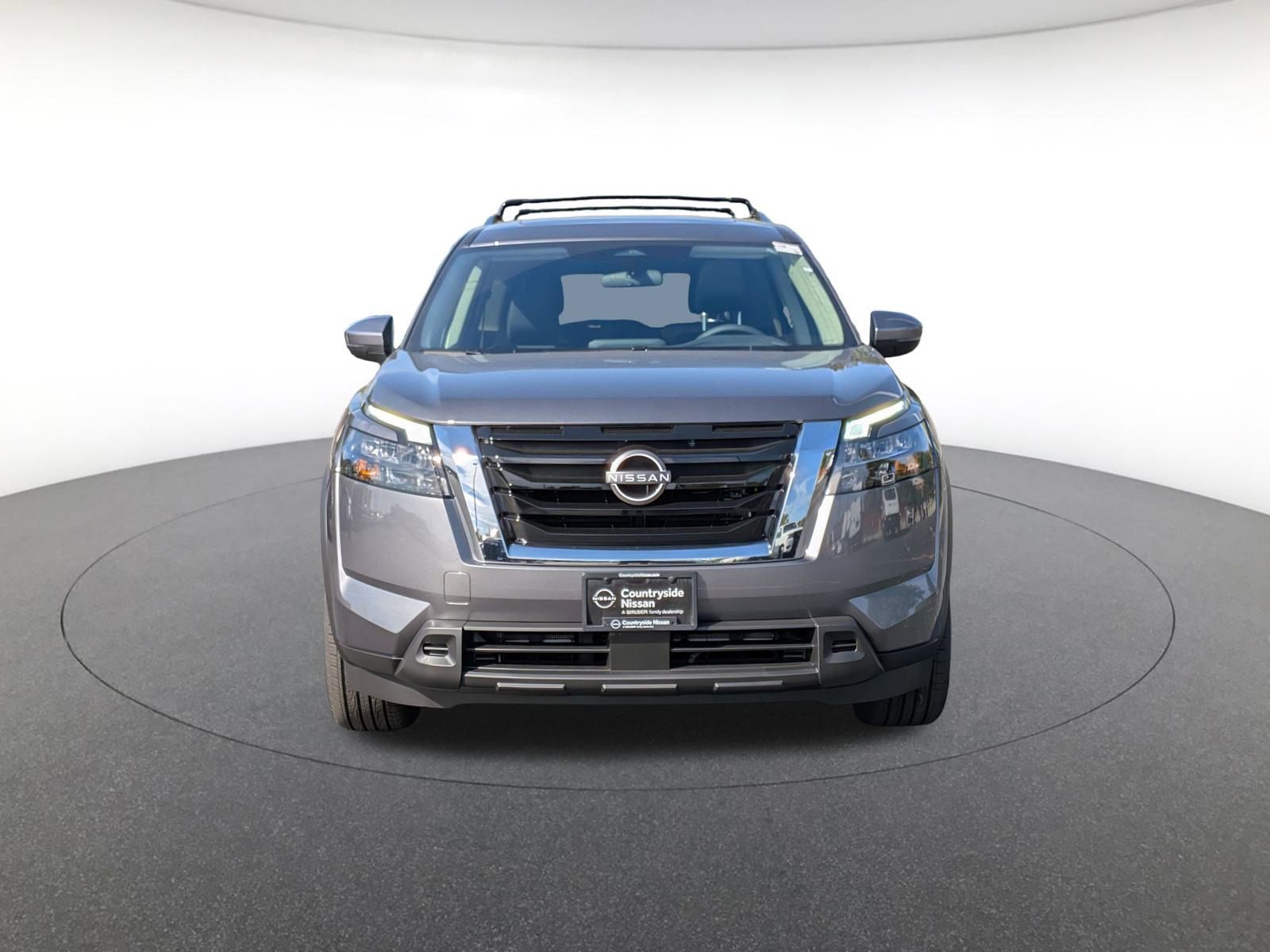 2025 Nissan Pathfinder SV photo 2