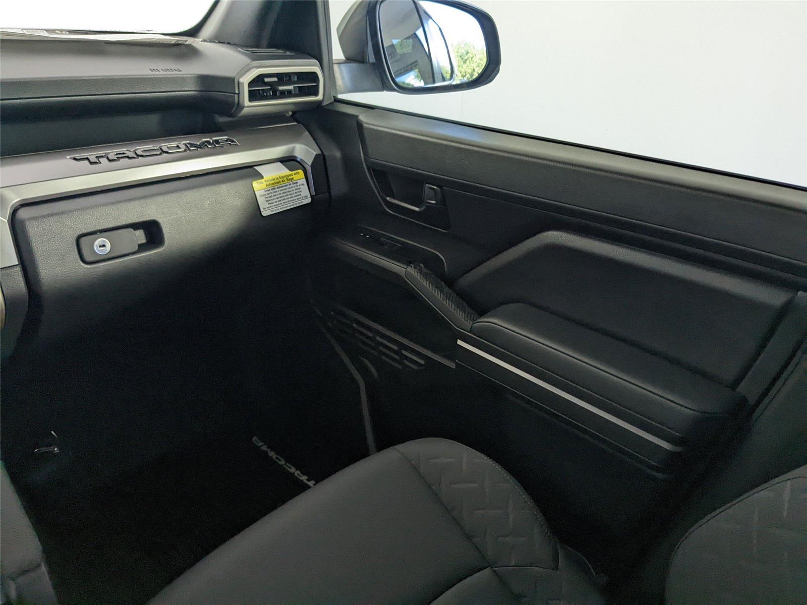 2025 Toyota Tacoma SR5 Double Cab photo 9