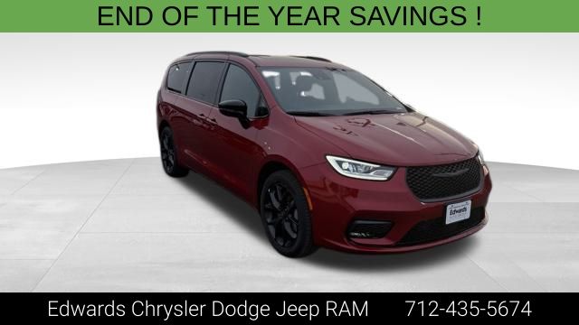 2026 Chrysler Pacifica Limited's photo