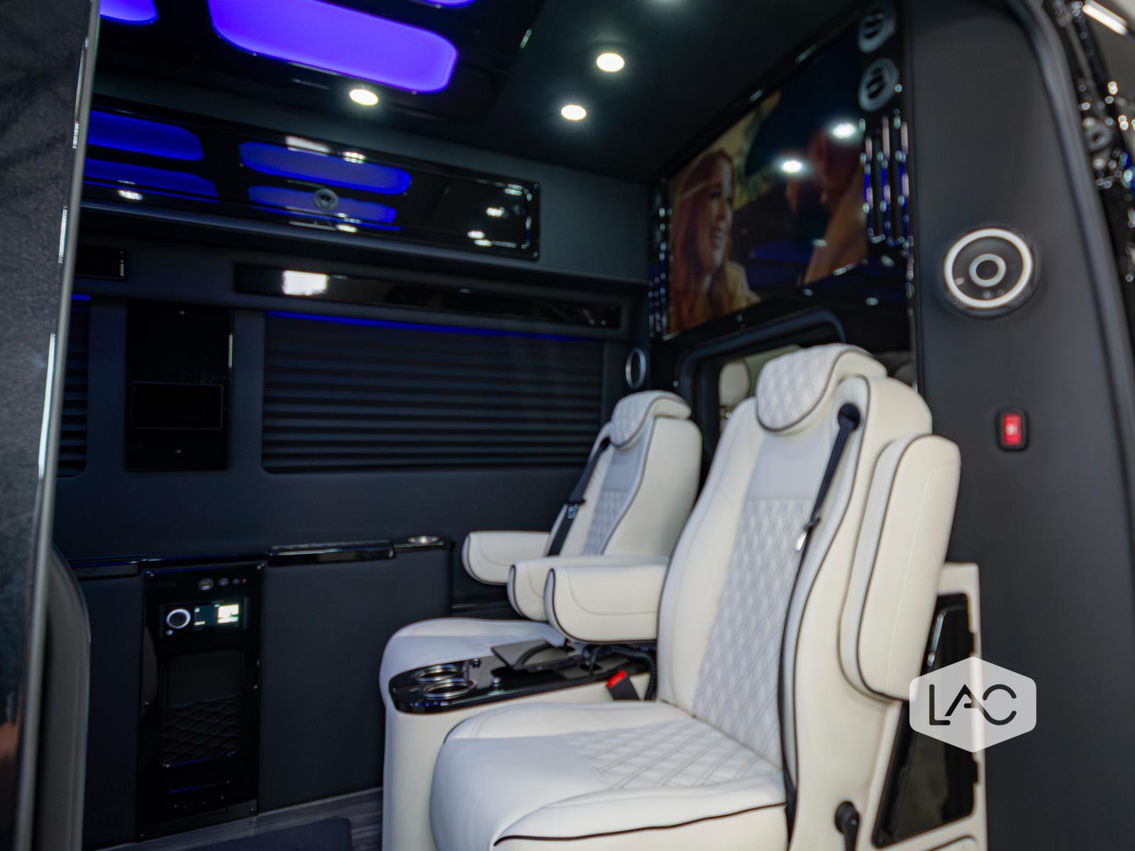 2024 Mercedes Benz Sprinter 3500 photo 4