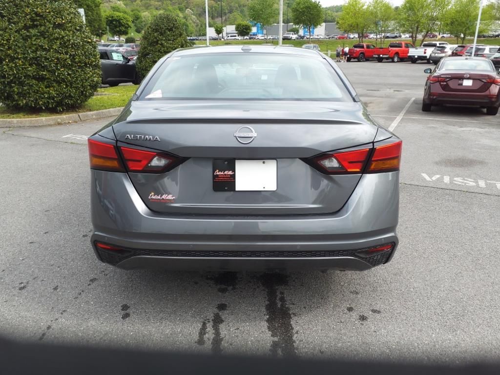 2025 Nissan Altima SV photo 4