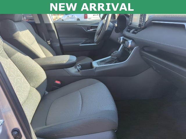2022 Toyota RAV4 XLE photo 10