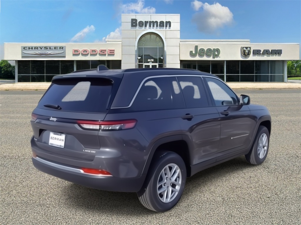 2025 Jeep Grand Cherokee Laredo photo 3