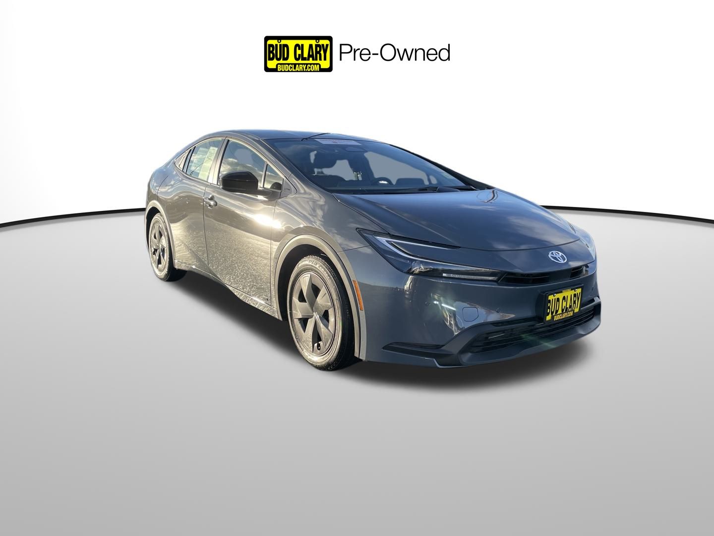 2025 Toyota Prius LE's photo