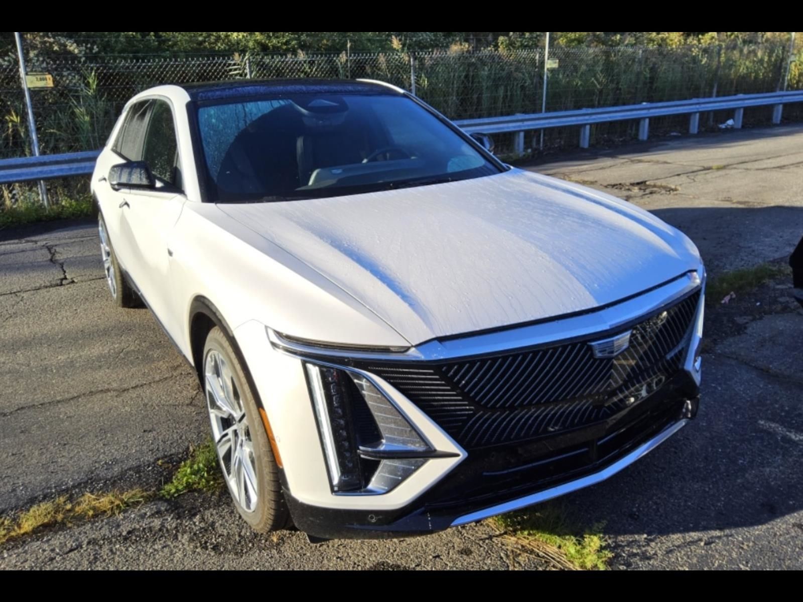 2024 Cadillac Lyriq Luxury photo 2