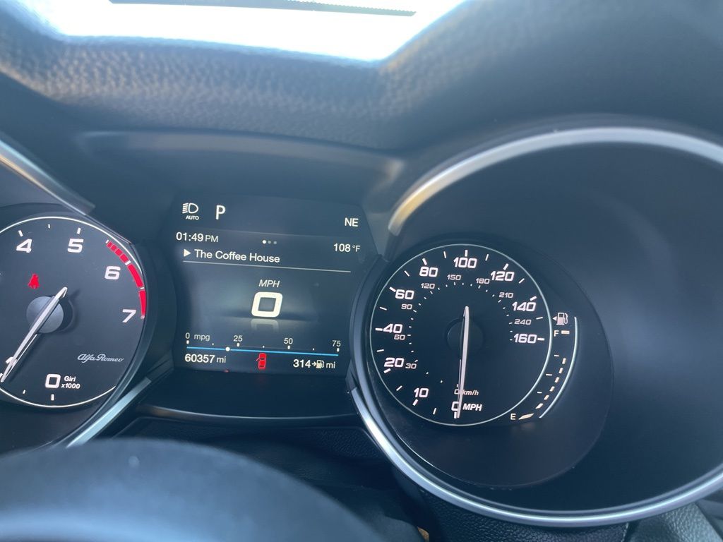 2018 Alfa Romeo Stelvio Base photo 23