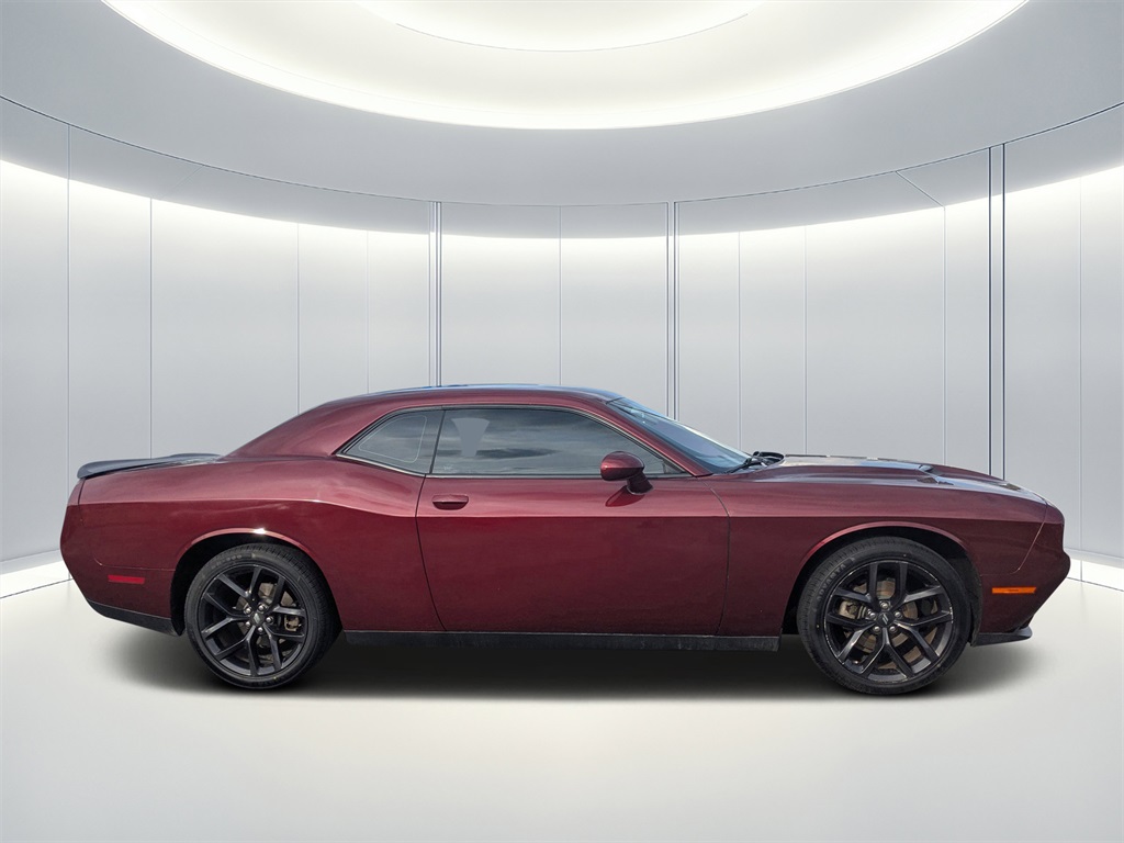 2021 Dodge Challenger SXT photo 2