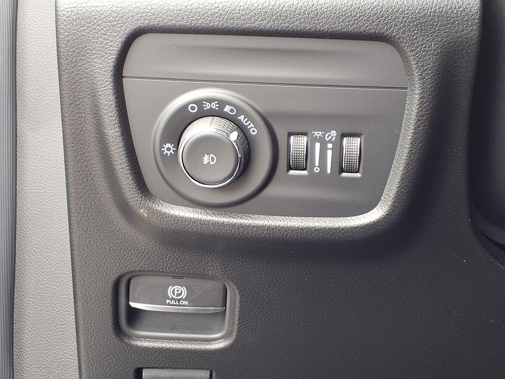 2025 Jeep Grand Cherokee Limited photo 13