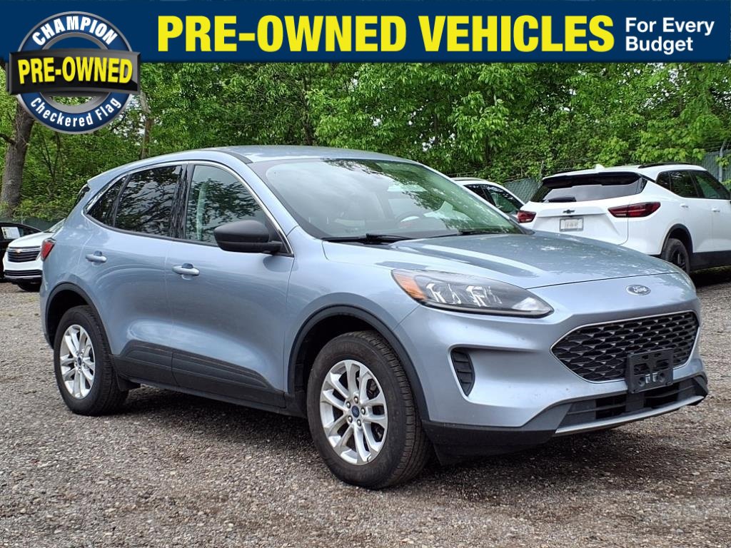 Used 2022 Ford Escape SE with VIN 1FMCU9G64NUB31220 for sale in Howell, MI