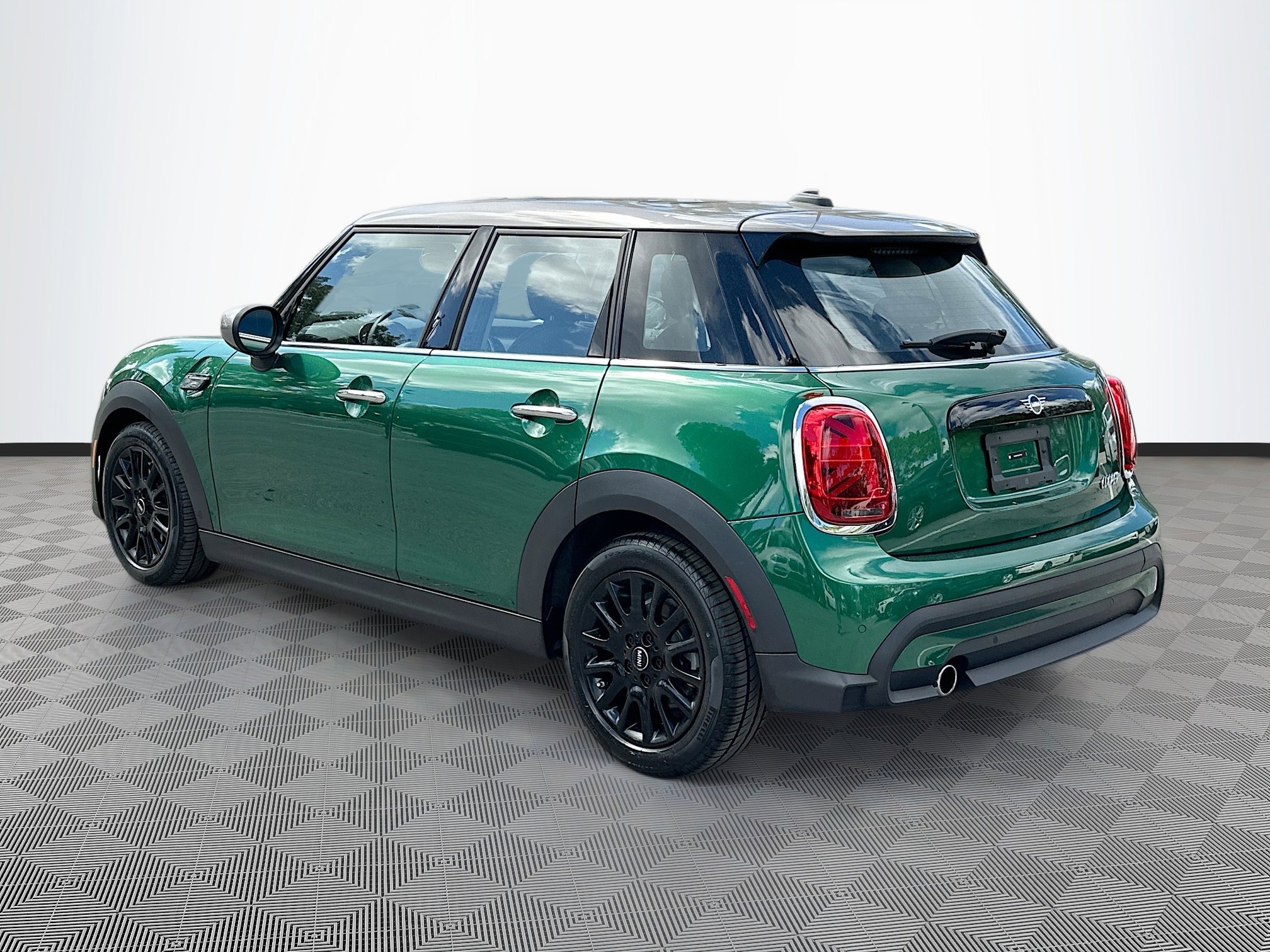2024 Mini Cooper Hardtop 4 Door Signature photo 5