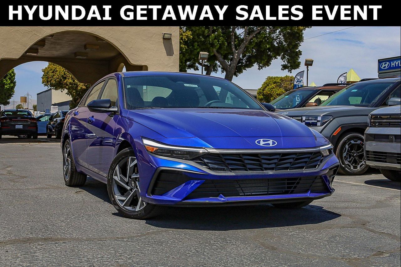 2025 Hyundai Elantra SEL's photo