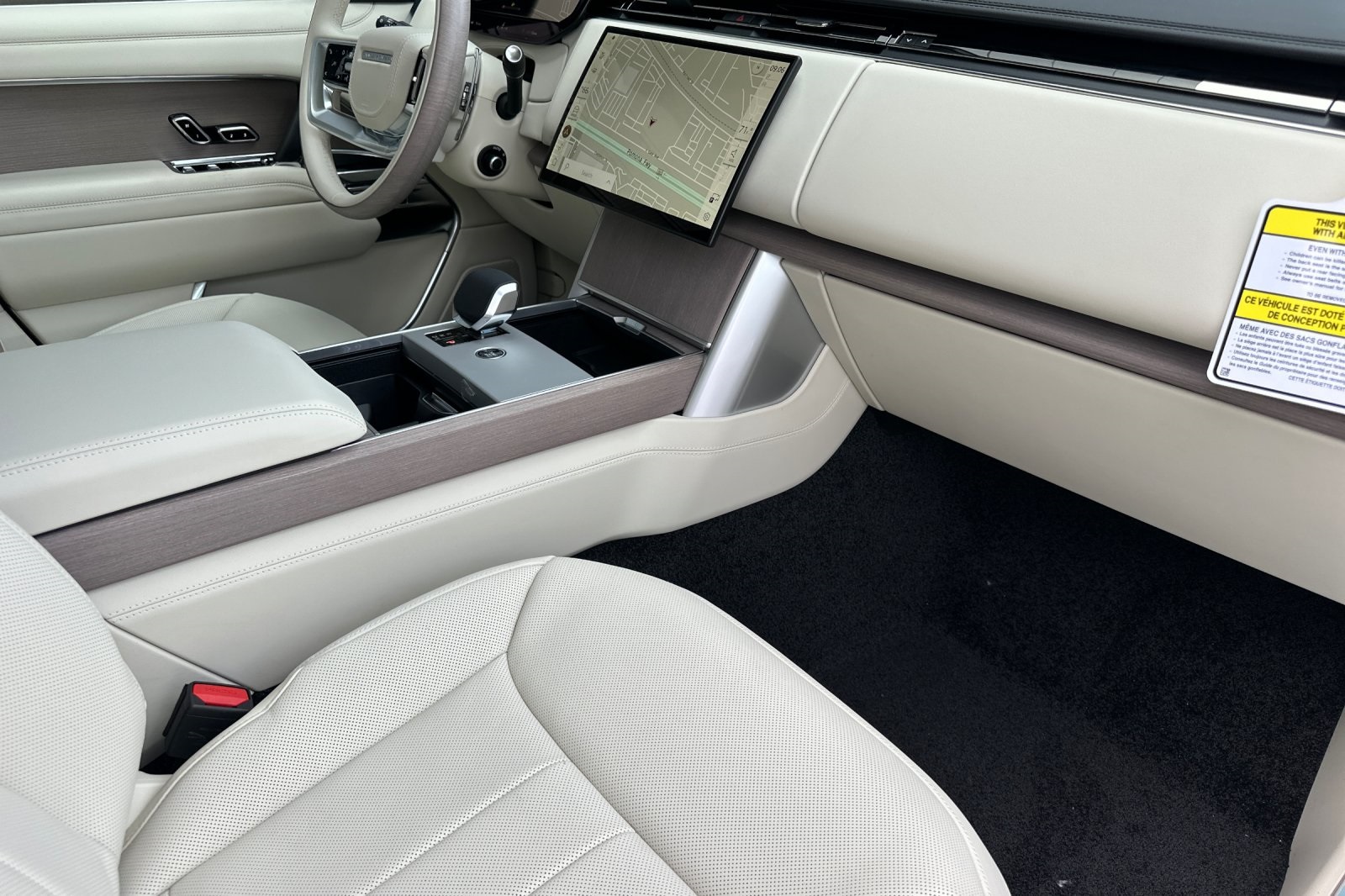 2025 Land Rover Range Rover SE photo 15