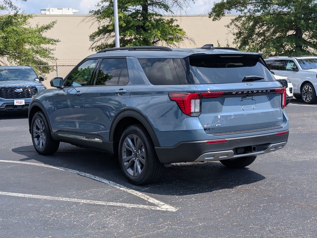 2025 Ford Explorer photo 4