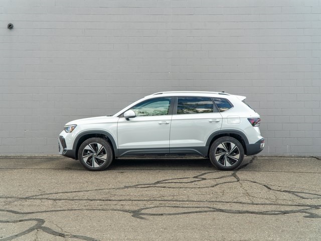 2025 Volkswagen Taos SE photo 2