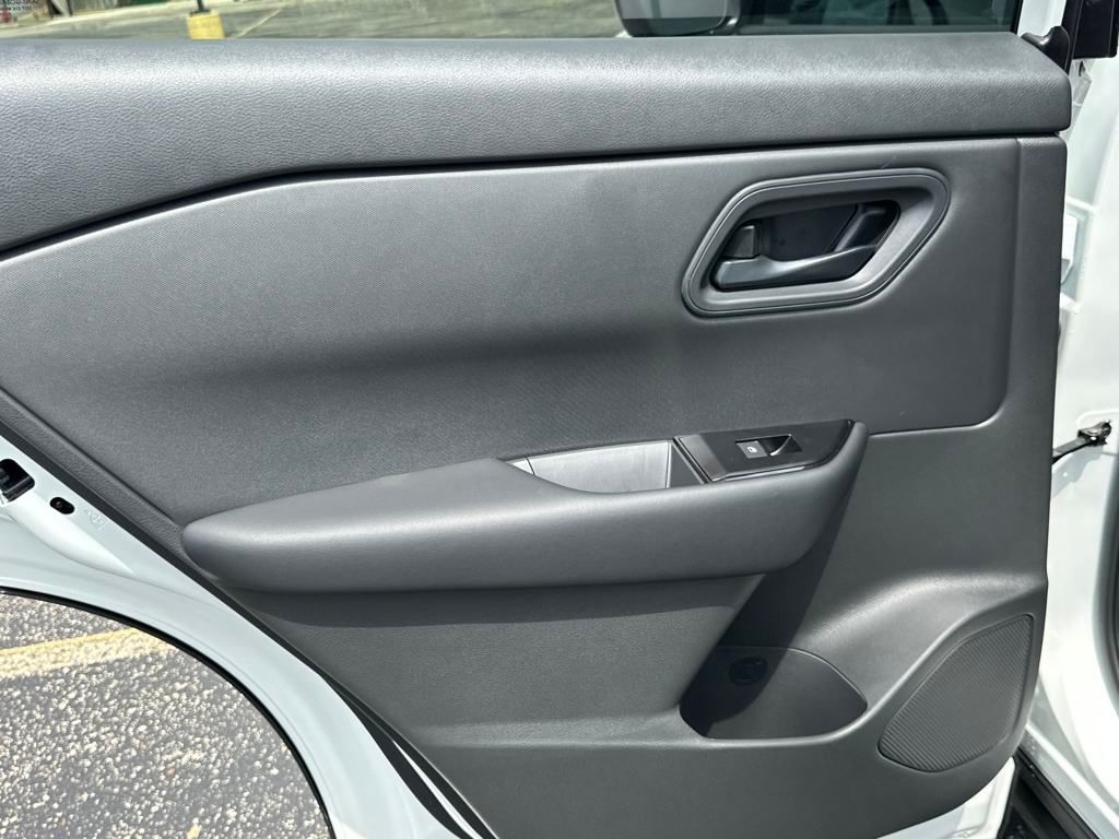 2026 Nissan Rogue S photo 14
