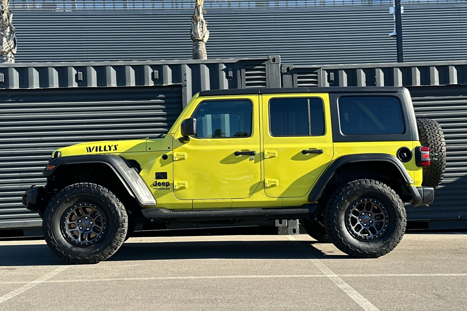 2022 Jeep Wrangler Unlimited Willys photo 2