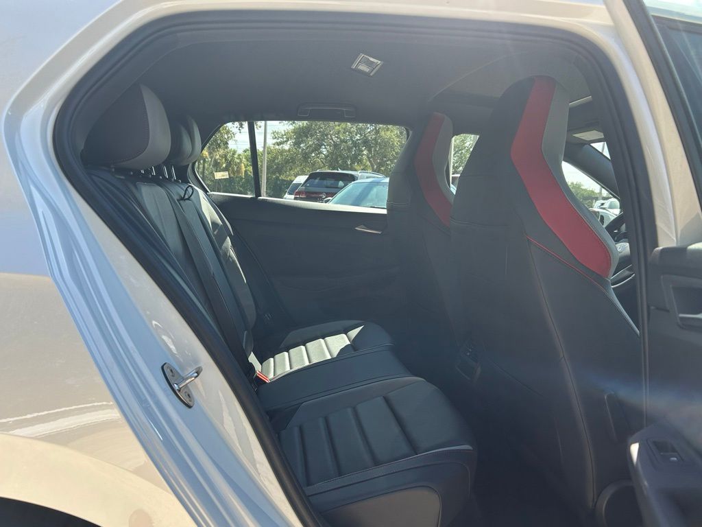 2025 Volkswagen Golf GTI SE photo 34