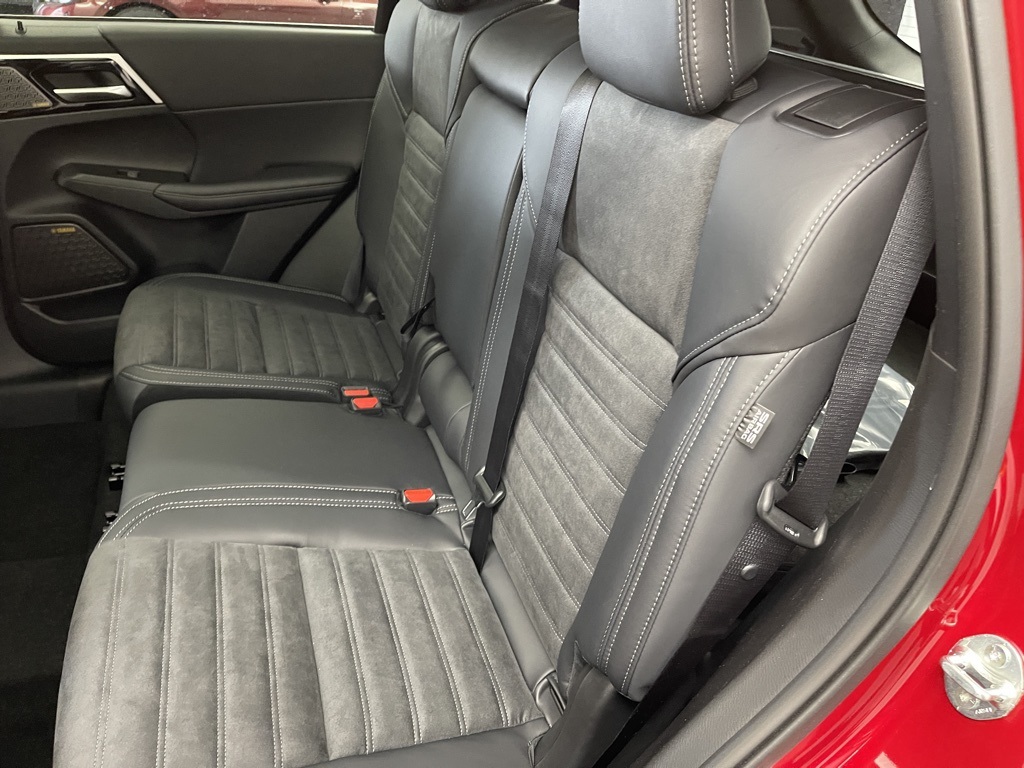 2025 Mitsubishi Outlander SE photo 21