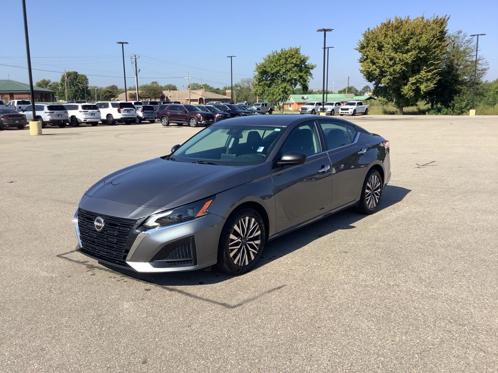 2024 Nissan Altima 2.5 SV photo 2