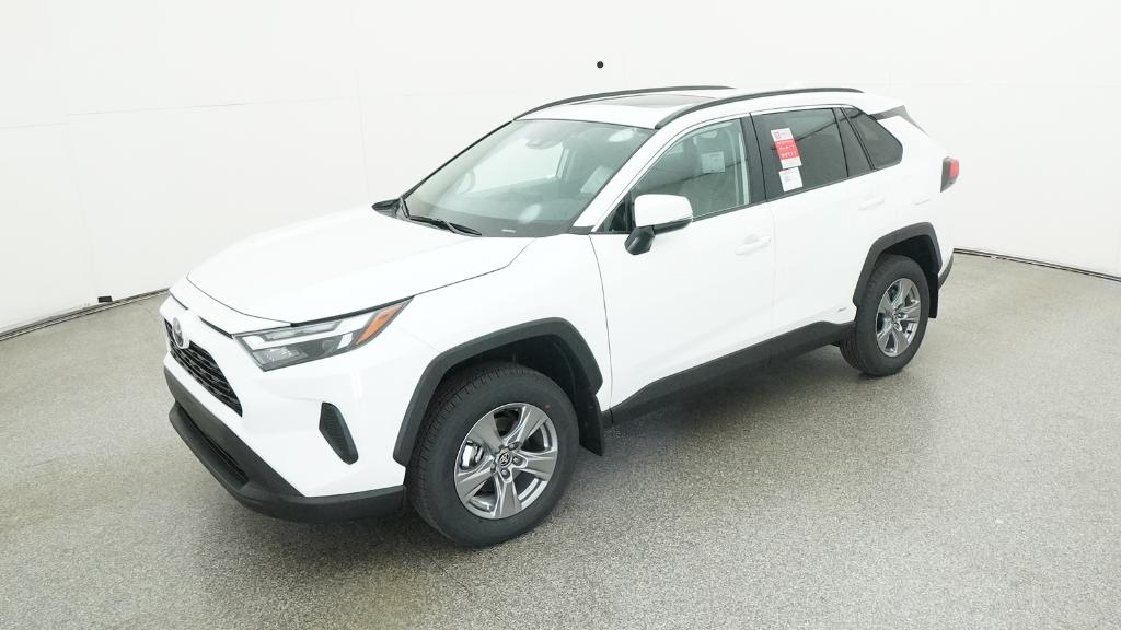 2025 Toyota RAV4 XLE's photo