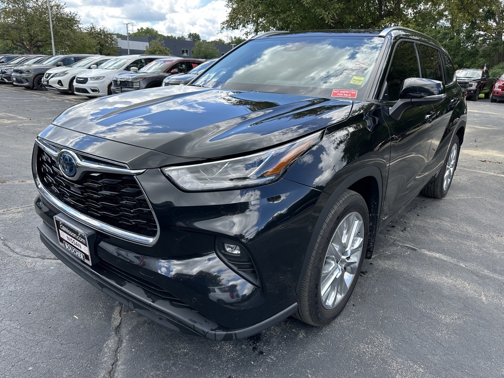 2022 Toyota Highlander Hybrid Limited photo 2
