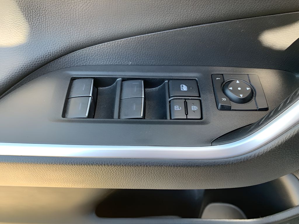 2022 Toyota RAV4 Hybrid XSE photo 8