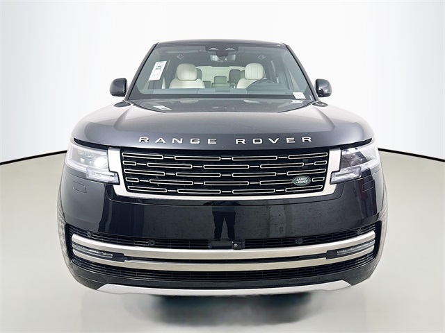2025 Land Rover Range Rover SE's photo