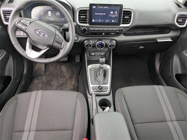 2025 Hyundai Venue SEL photo 14