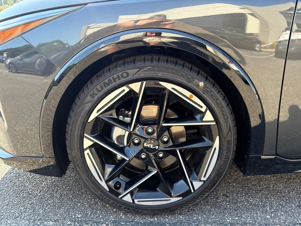 2025 Kia K4 GT-Line photo 11