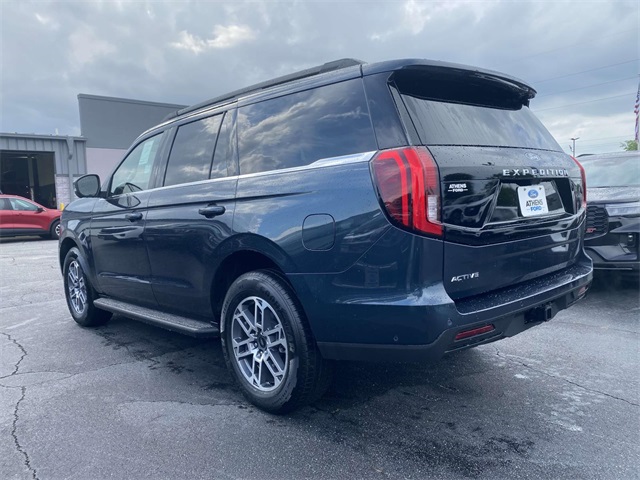 2025 Ford Expedition photo 4
