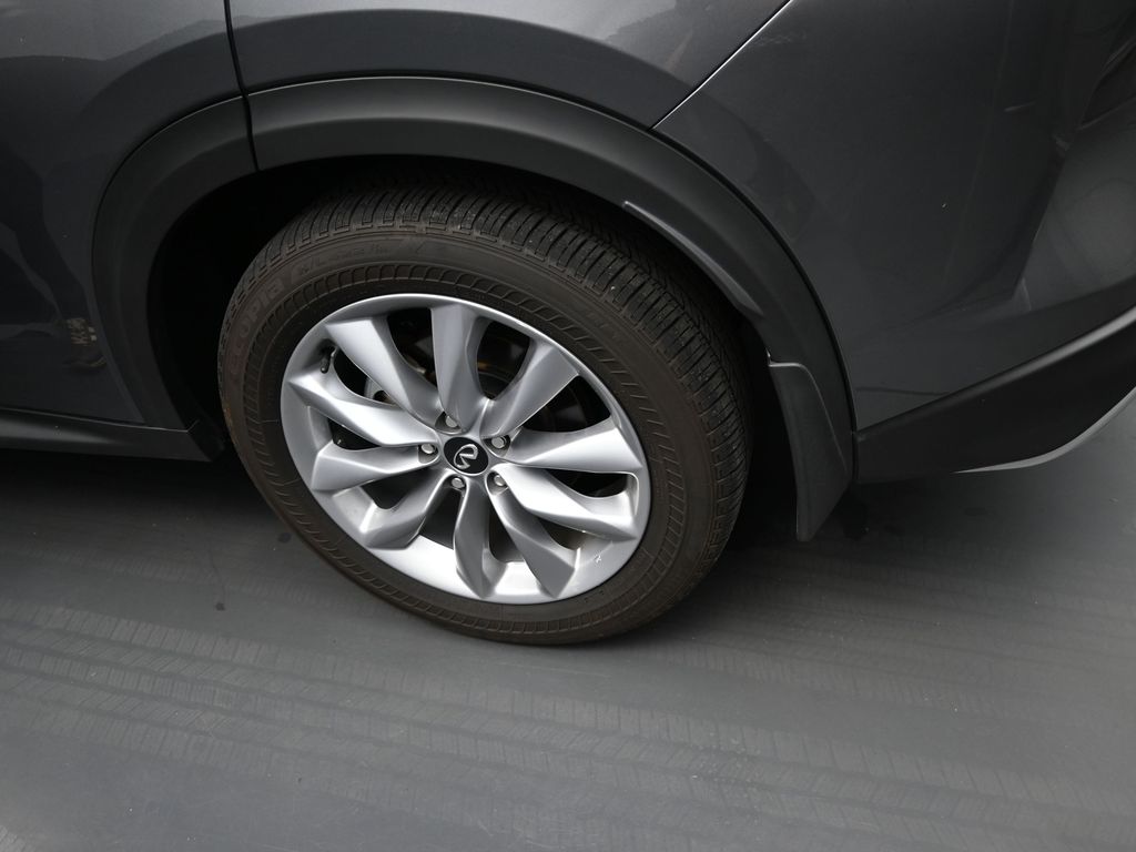 2022 Infiniti QX50 Luxe photo 9