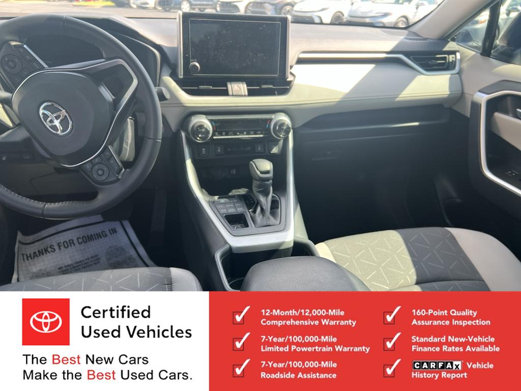 2025 Toyota RAV4 XLE photo 4