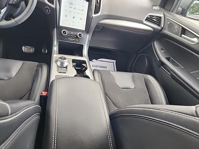 2022 Ford Edge ST photo 4