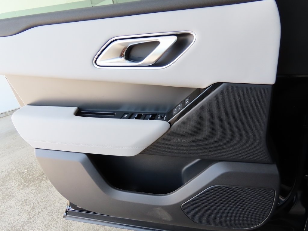 2025 Land Rover Range Rover Velar SE photo 34
