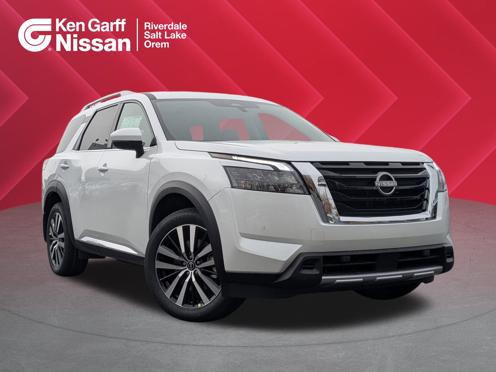 2025 Nissan Pathfinder Platinum's photo