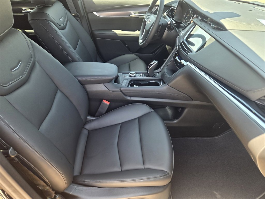 2025 Cadillac XT6 Luxury photo 12