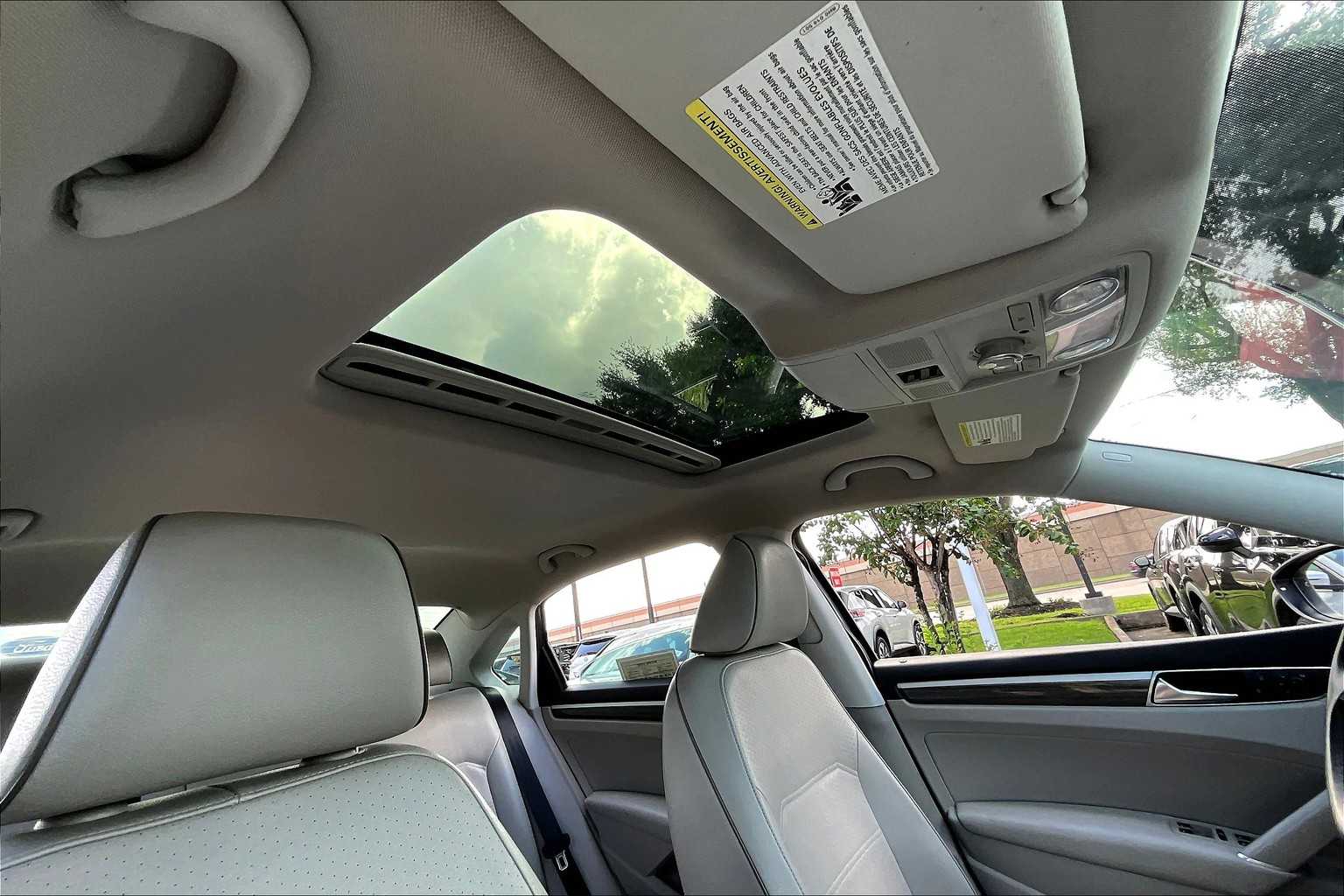 2018 Volkswagen Passat 2.0T SE photo 11