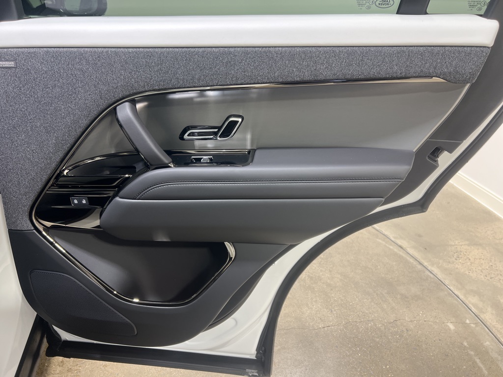 2025 Land Rover Range Rover Sport SE photo 25