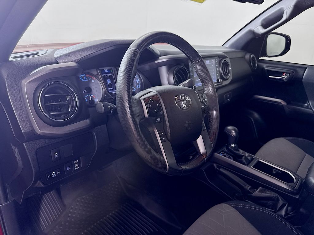 2021 Toyota Tacoma TRD photo 8